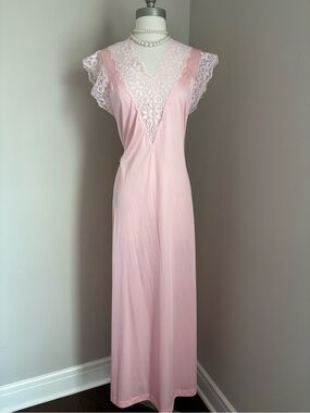 Vintage Pinehurst Lace-Trim Pink Long Nightgown